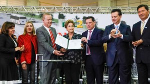 Goiânia - GO, 19/03/2015. Presidenta Dilma Rousseff durante cerimônia alusiva à assinatura de ordem de serviço de implantação do BRT Norte-Sul. Foto: Roberto Stuckert Filho/PR