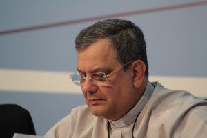 Mons. Jorge Portela Amado, pároco da catedral do Rio de Janeiro, fala sobre conjuntura eclesial à 53.ª Assembléia Geral da CNBB. Foto: CNBB.