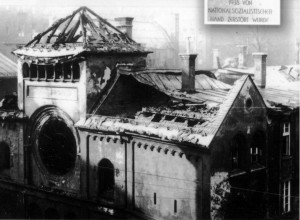 Sinagoga destruída por nazistas em Munique. A violência política foi a marca da ascensão dos nazistas ao poder. (Foto: autor desconhecido. Fonte: Wikimedia)