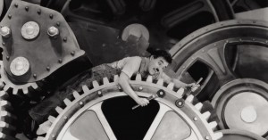 Tempos Modernos, filme de Charlie Chaplin, retrata a precariedade das condições de trabalho modernas.