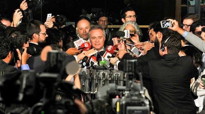 STF afasta Renan, que fica no cargo